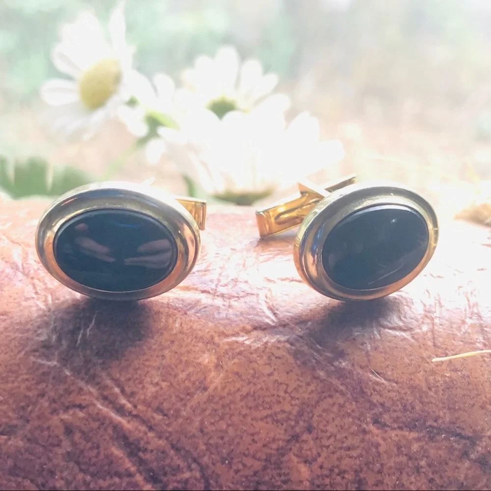 Vintage mid century Sarah Coventry oval black lucite cuff links